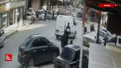 Bursa'da otomobil ile motosiklet çarpıştı