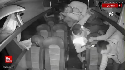 Çankırı'da işçi servisi şarampole devrildi