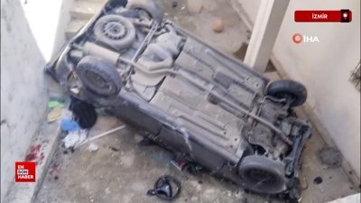 İzmir'de virajı alamayan otomobil, apartman boşluğuna uçtu