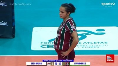 Brezilya'da voleybolcu karnı burnunda maça çıktı