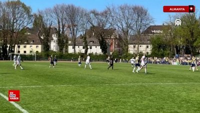 Fenerbahçe efsaneleri ile eski Schalke 04 oyuncuları dostluk maçı yaptı