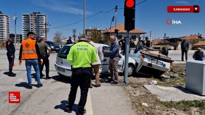 Karaman'da çarpışan otomobillerden birisi ters döndü