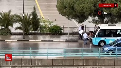 Manisa'da aracın çarptığı gencin yaralandığı kaza