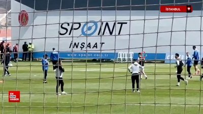 Amedspor maçında oyunculara 'Türk Askeriyiz' şarkısı dinletildi