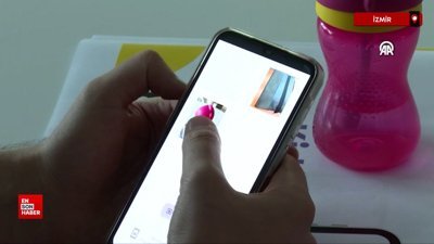 Angelman sendromlu kızıyla iletişim kurmak için mobil uygulama geliştirdi