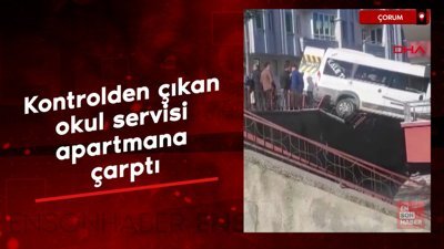 Çorum'da kontrolden çıkan okul servisi apartmana çarptı