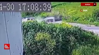 Bursa'da kamyonetler kafa kafaya çarpıştı