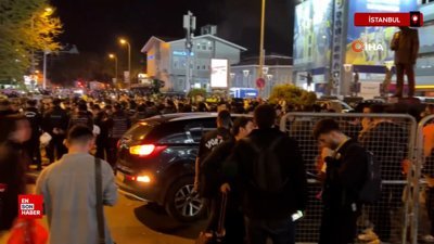 Fenerbahçe taraftarı, derbi maçı sonrası Başkan Ali Koç ve yönetime tepki gösterdi