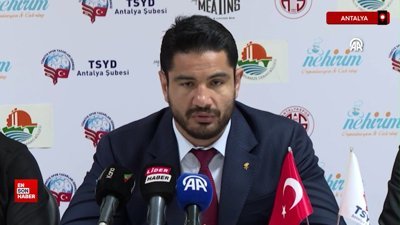 Türkiye Güreş Federasyonu Başkanı Taha Akgül, gazetecilerle buluştu