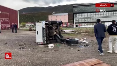 Bingöl'de iki araç çarpıştı