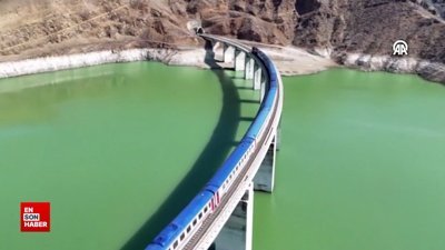 Van Gölü Ekspresi'nin güzergahı fotoğraf meraklılarına kartpostallık kareler sunuyor