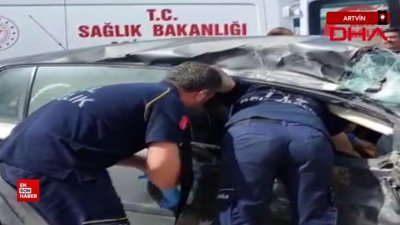 Gaziantep'te otobüse çarpan otomobildeki çifti ölüm ayırdı