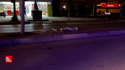 Bursa'da kontrolden çıkan otomobil aydınlatma direğine çarptı