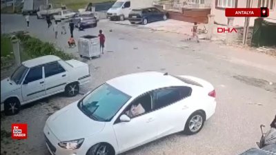 Antalya'da otomobilin çarptığı çocuk ağır yaralandı