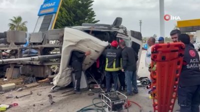 Antalya’da zift yüklü kamyonun freni patladı