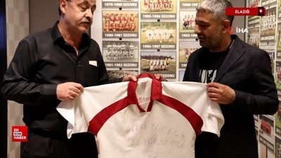 Elazığspor'un ilk kez Süper Lige çıktığı formayı, 23 yıl sonra müzeye bağışladı
