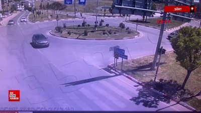 Siit’te hatalı sollama yapan otomobil refüje çarptı