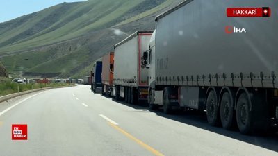 Türkiye-İran sınırında 2 kilometrelik tır kuyruğu