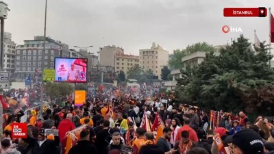 Galatasaray taraftarı, kutlamalar için Yenikapı'ya akın etti