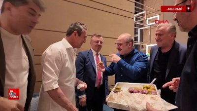 THY Euroleague Final Four final maçı öncesinde Ali Koç'a baklava ikramı