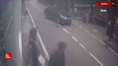 Bursa'da ani dönüş yapan otomobil scooter sürücüsüne çarptı