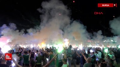 Bursaspor’un 62. yılı meşalelerle kutlandı: Gecede görsel şölen yaşandı