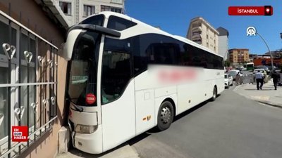 İstanbul Arnavutköy'de gecekonduya otobüs çarptı