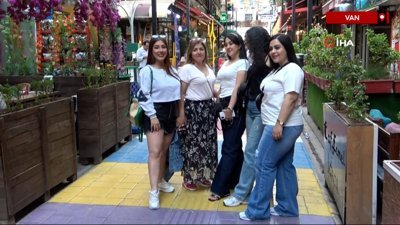 Van’da kurban bayramını geçiren İranlı turistler esnafın yüzünü güldürdü