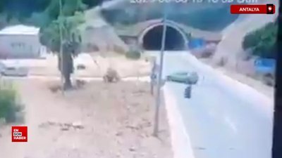 Antalya’da tünel girişinde kaza