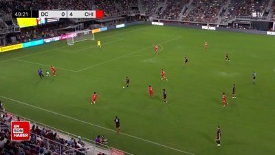 MLS maçında ilginç an: Bebek sahaya atladı