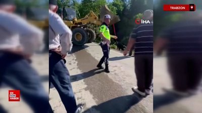 Trabzon'da çay yüklü kamyonet devrildi