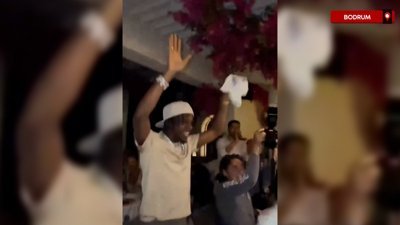 Liverpool'un yeni transferi Frimpong, Bodrum'da doyasıya eğlendi