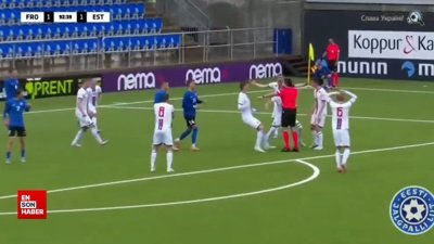 VAR’sız maçta VAR işareti yaptı: Mehmet Türkmen’den olay hareket