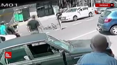 Tekirdağ’da otomobilin bisikletli çocuğa çarpma anı