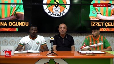 Alanyaspor, kadrosuna kattığı 2 futbolcu için imza töreni düzenledi