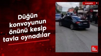Karabük'te düğün konvoyunun önünü kesip tavla oynadılar