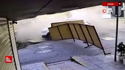 Hatay'da otomobille çarpışan cip önüne ne geldiyse yıktı