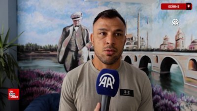 Kırkpınar'ın en yaşlı başpehlivanı Osman Aynur dualı çayırı bırakmak istemiyor