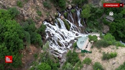 Gümüşhane'deki Tomara Şelalesi yaz aylarında ziyaretçi akınına uğruyor