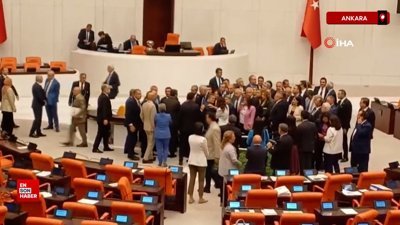 CHP’liler kürsüyü işgal etti