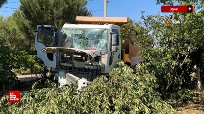 Uşak’ta otomobille kamyon çarpıştı: Baba ve kızı hayatını kaybetti