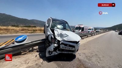 Burdur-Antalya Karayolu’nda iki otomobil çarpıştı