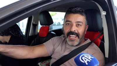 Gurbetçiler Türkiye'ye giriş yapmanın mutluluğunu yaşıyor