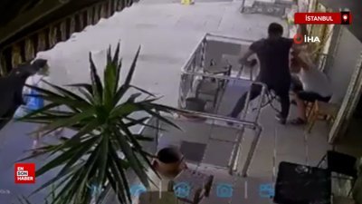 İstanbul'da kahvehanede silahlı gasp kamerada