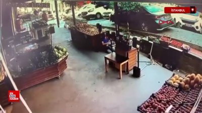 İstanbul'da kaldırıma çıkan otomobil market çalışanına çarptı