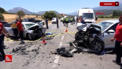 Isparta'da iki otomobil kafa kafaya çarpıştı