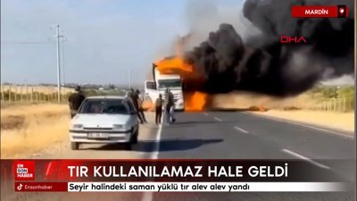 Mardin'de seyir halindeki saman yüklü tır alev alev yandı