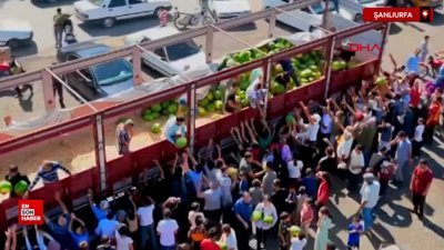 Şanlıurfa'da 27 ton karpuz ücretsiz dağıtıldı