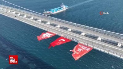 1915 Çanakkale Köprüsüne dev Türk bayrağı asıldı