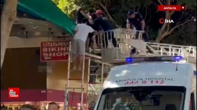 Antalya'da balkondan düştü, tente hayatını kurtardı